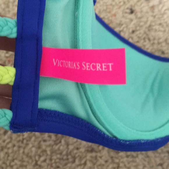 A blue strapless bikini top from Victoria secret - Picture 2 of 4